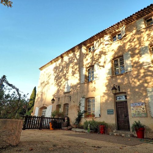 Ferme pédagogique de la Tour des Pins
Accueil de scolaires et particuliers sur réservation, vente de fromages de chèvre, agriculture